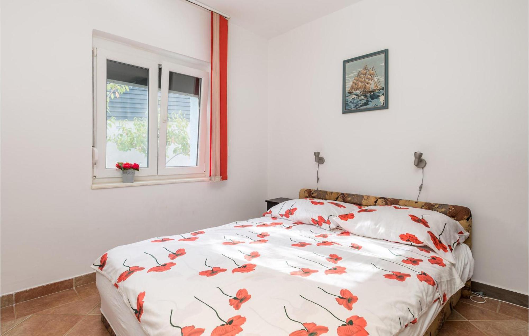 1 Bedroom Beautiful Apartment In Vrh Vrh  Dış mekan fotoğraf