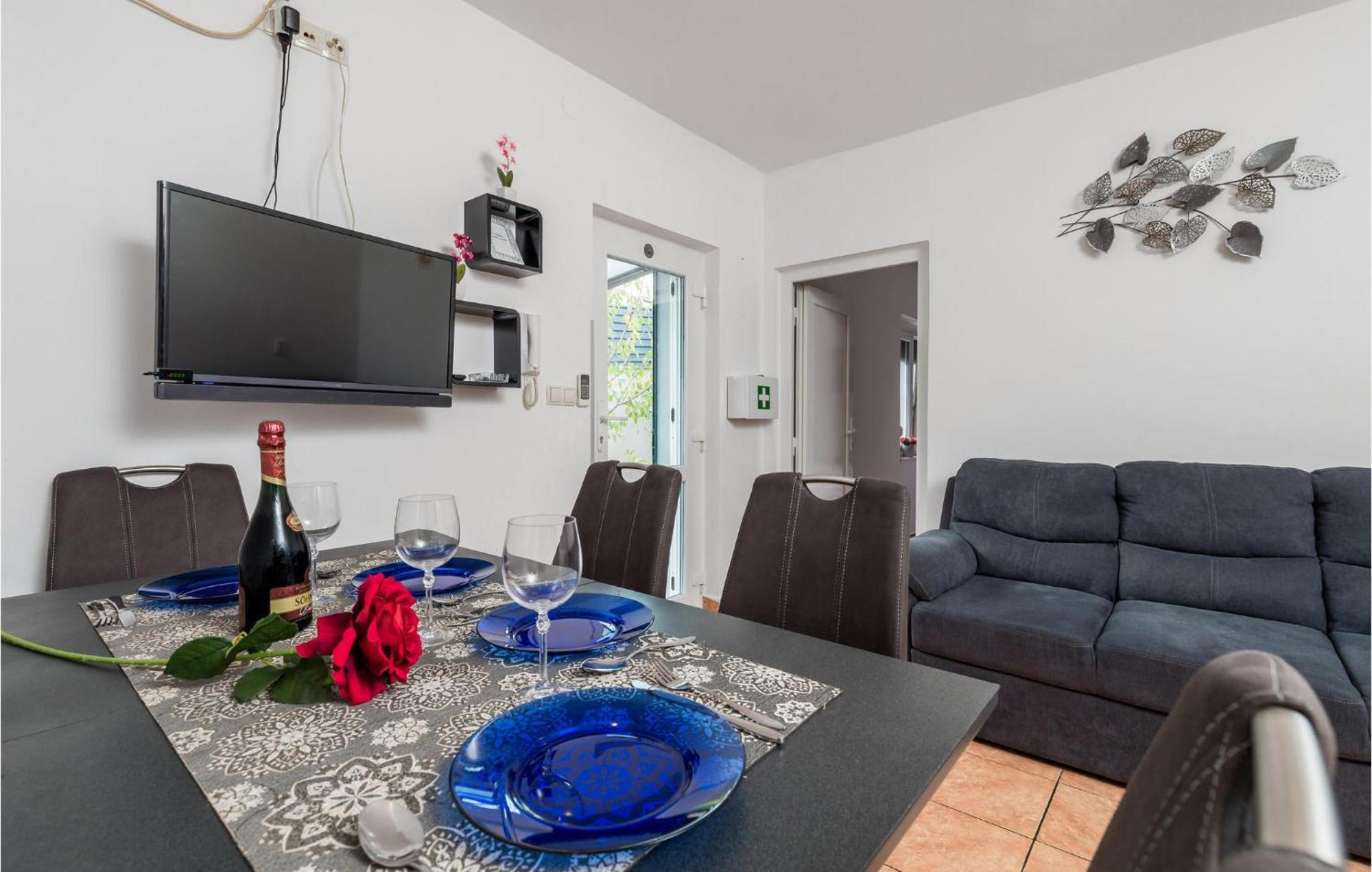 1 Bedroom Beautiful Apartment In Vrh Dış mekan fotoğraf