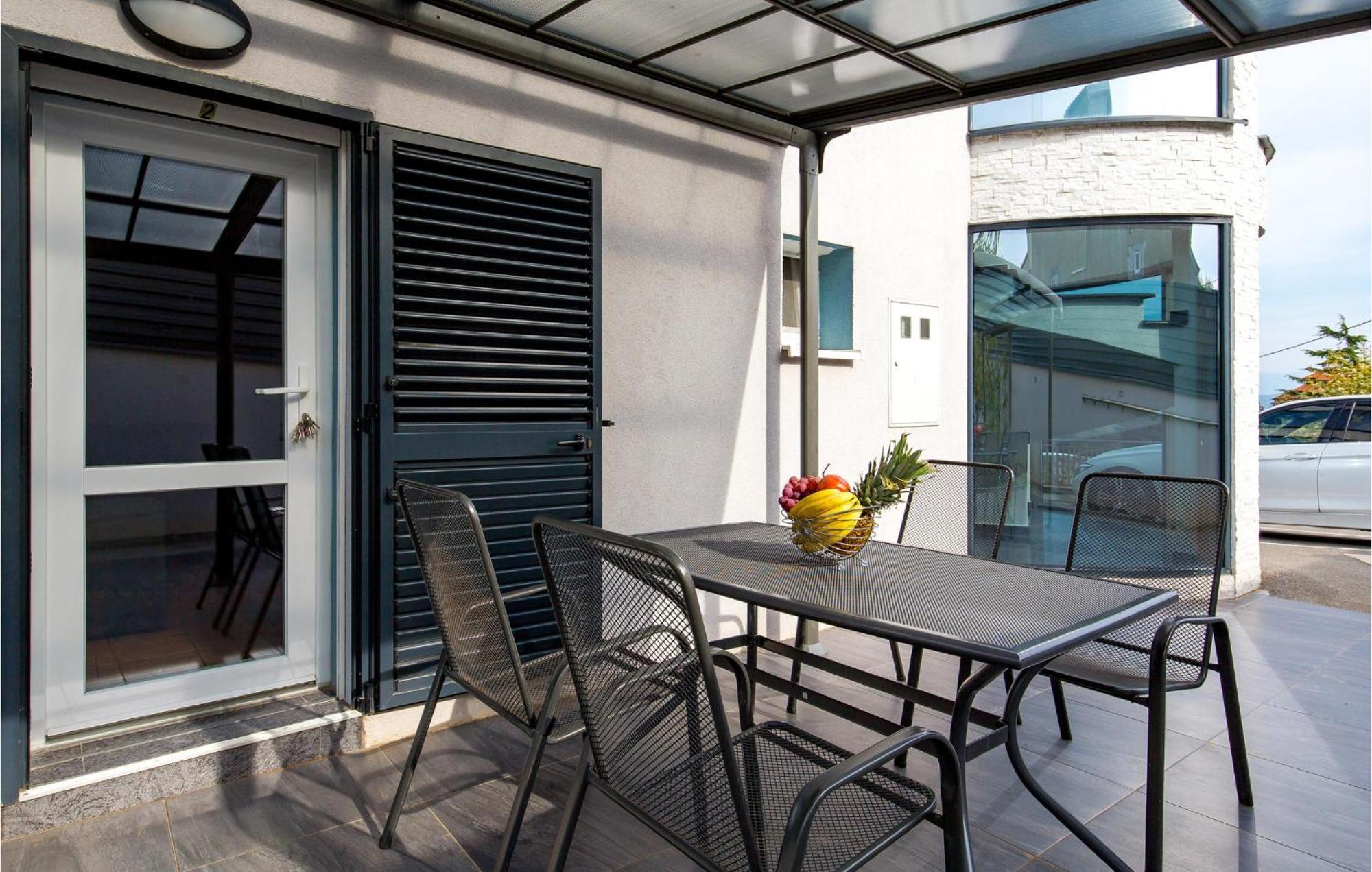 1 Bedroom Beautiful Apartment In Vrh Vrh  Dış mekan fotoğraf