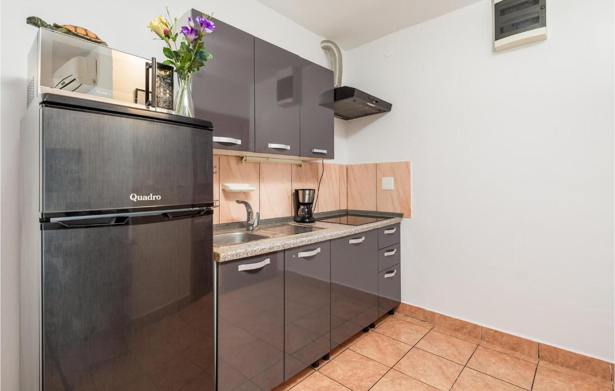 1 Bedroom Beautiful Apartment In Vrh Dış mekan fotoğraf