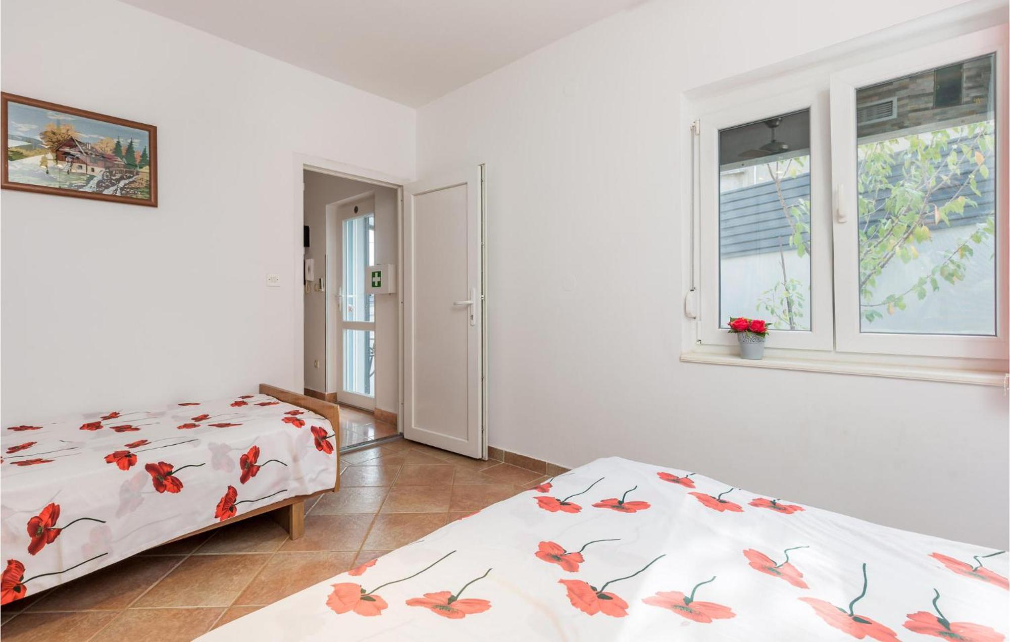 1 Bedroom Beautiful Apartment In Vrh Dış mekan fotoğraf